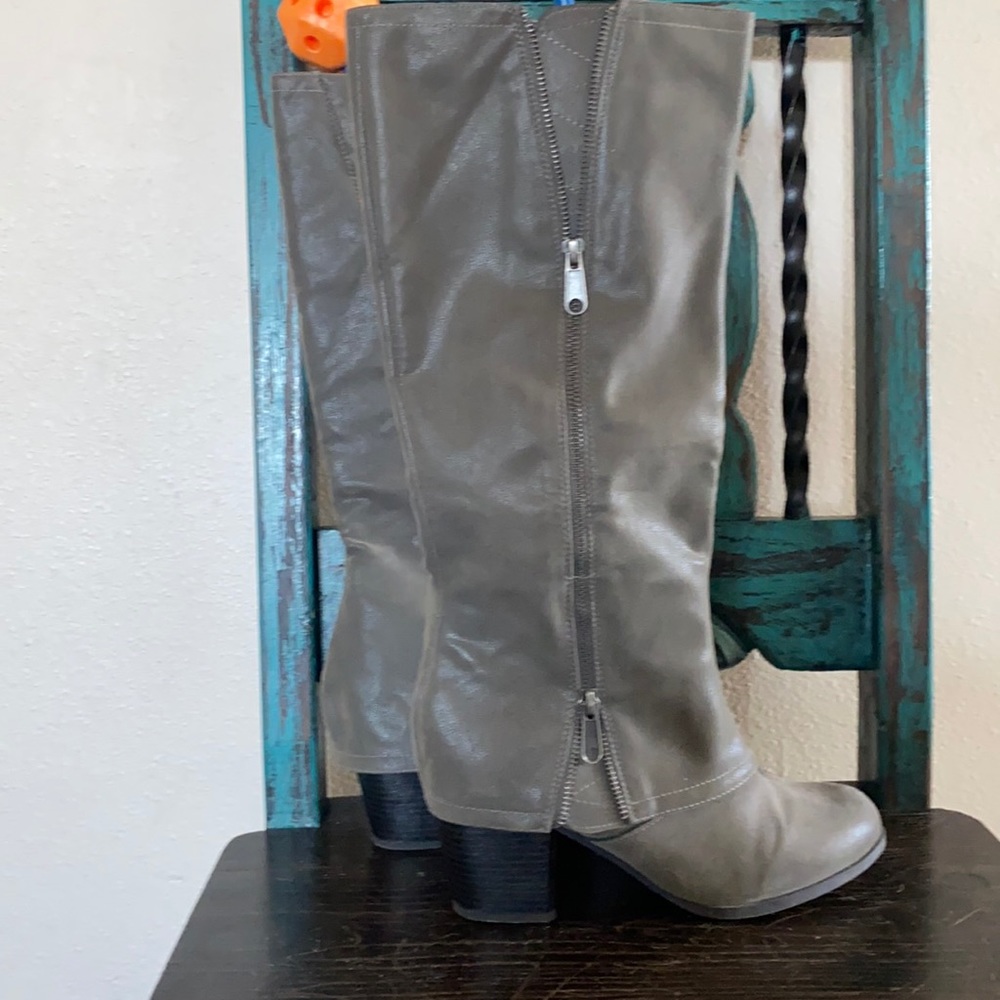 Adorable and almost brand NEW! $4.99 shipping